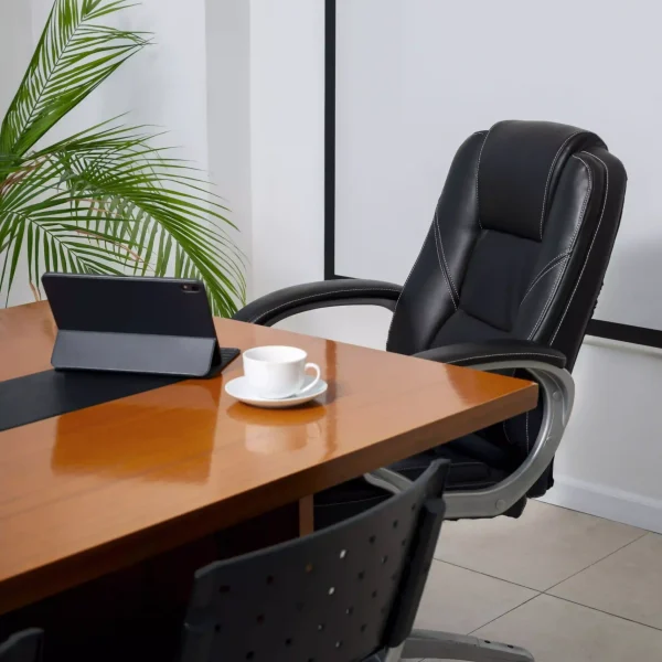 still-life-office-chair-indoors-ezgif.com-jpg-to-webp-converter